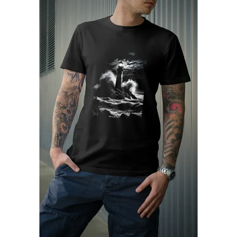 t-shirt homme 100% coton bio imprimé d'un phare dans la tempête - couleur noire t-shirt homme 100% coton bio imprimé d'un phare dans la tempête - couleur noire